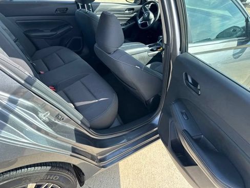 Used 2025 Nissan Altima 2.5 SV FWD image 13