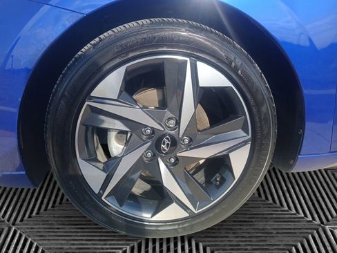 Used 2023 Hyundai Elantra SEL w/ Convenience Package image 9