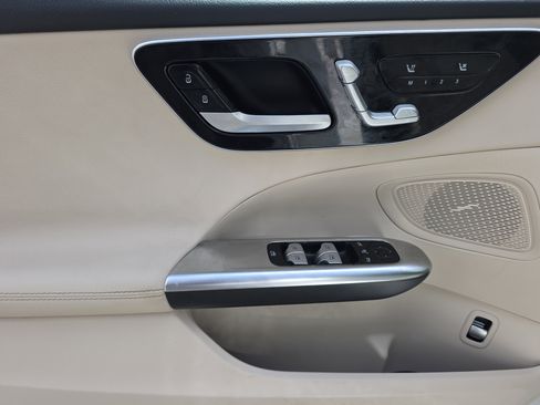 Used 2025 Mercedes-Benz C 300 Sedan image 21