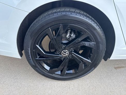 Certified 2025 Volkswagen Jetta SE image 25