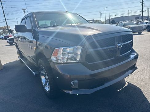 Used 2017 RAM 1500 Express AWD/4WD image 3
