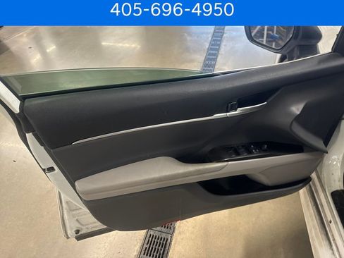 Used 2022 Toyota Camry SE image 12