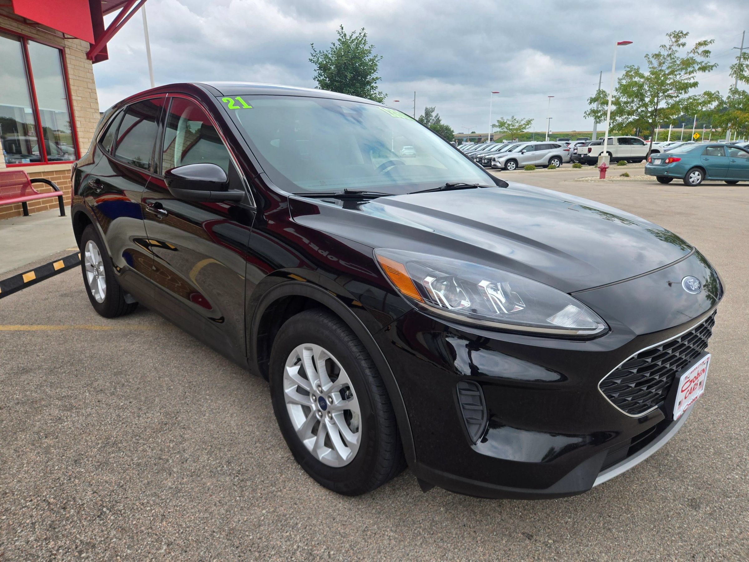 Used 2021 Ford Escape SE FWD image 3