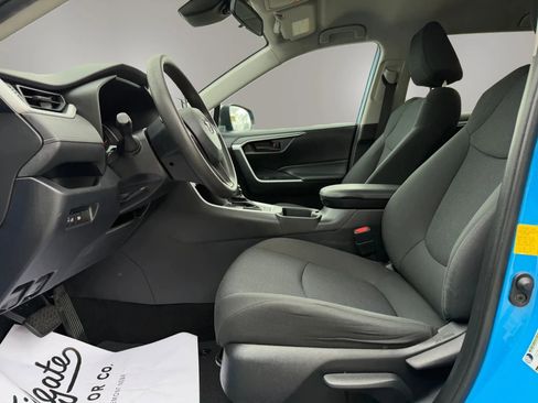 Used 2020 Toyota RAV4 LE w/ Carpet Mat Package FWD image 15