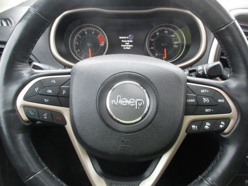 Used 2016 Jeep Cherokee Limited w/ Luxury Group image 18