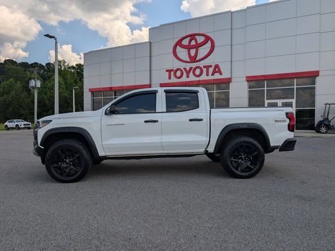 Used 2023 Chevrolet Colorado Trail Boss w/ Advanced Trailering Package AWD/4WD image 2