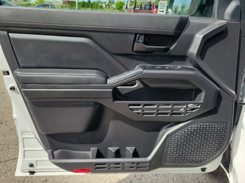 Used 2024 Toyota Tacoma SR AWD/4WD image 22