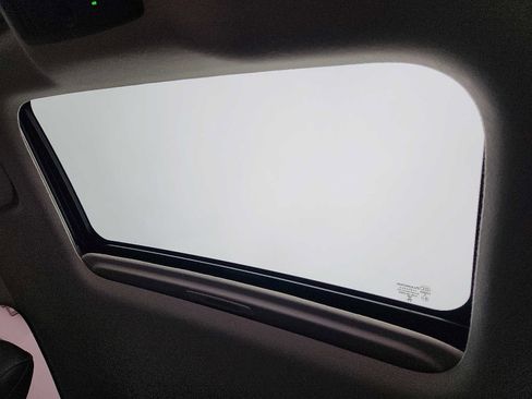 Used 2024 Nissan Sentra SR w/ SR Premium Package image 14