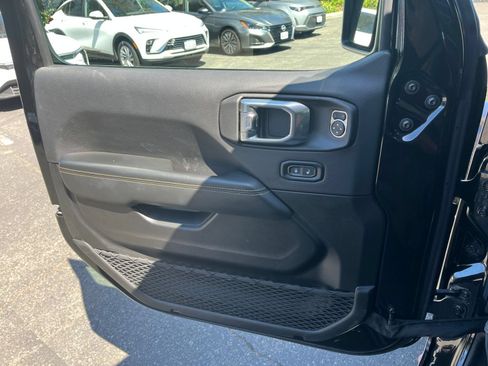 Used 2025 Jeep Wrangler Unlimited Sahara AWD/4WD image 18