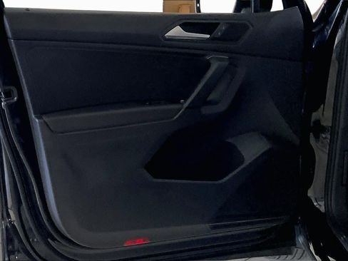 Used 2019 Volkswagen Tiguan SE FWD image 19