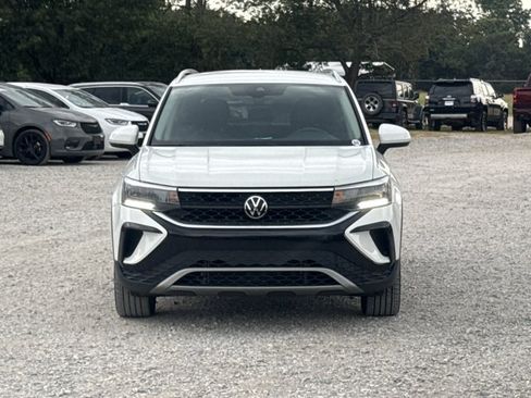 Used 2023 Volkswagen Taos SE w/ Black Wheel Package FWD image 2