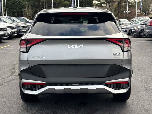 Used 2025 Kia Sportage LX image 4