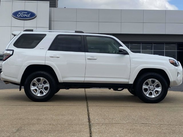 Used 2022 Toyota 4Runner SR5 Premium w/ Moonroof Package AWD/4WD image 2
