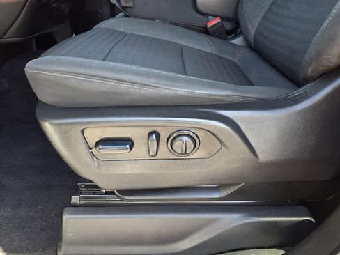 Used 2023 Chevrolet Silverado 2500 Custom w/ Custom Value Package image 18