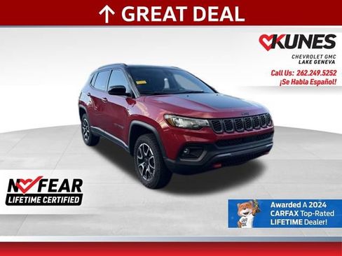 Used 2025 Jeep Compass Trailhawk image 1