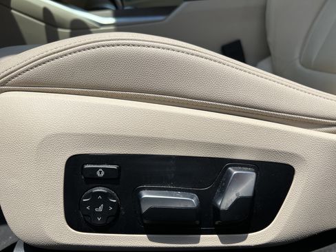 Used 2019 BMW 330i xDrive Sedan w/ Convenience Package AWD/4WD image 38