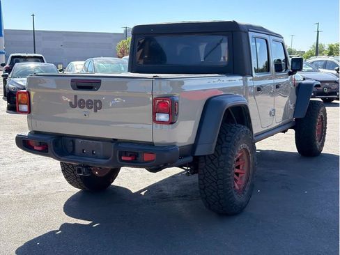 Used 2022 Jeep Gladiator Rubicon w/ Cold Weather Group AWD/4WD image 2