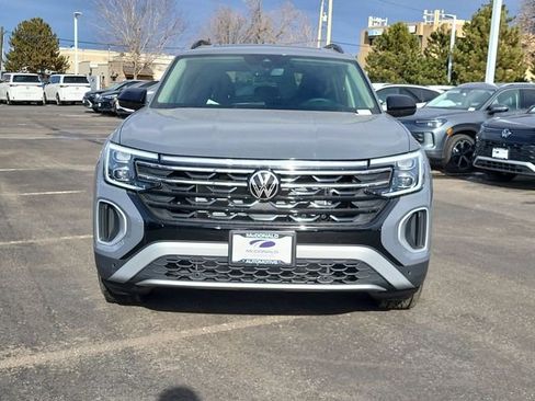 New 2026 Volkswagen Atlas Peak Edition image 3
