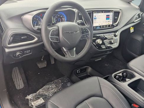 New 2026 Chrysler Pacifica Select FWD image 11