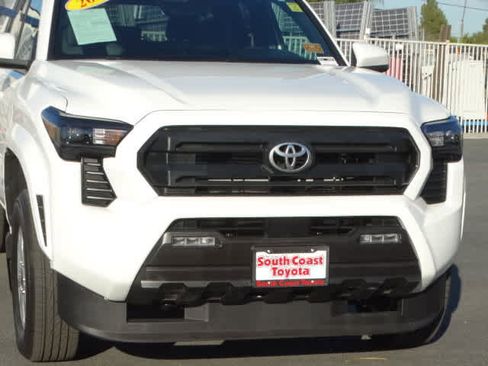 Used 2025 Toyota Tacoma SR5 image 4