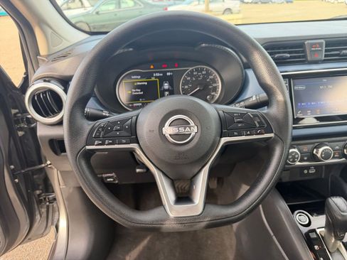 Used 2025 Nissan Versa SV image 28