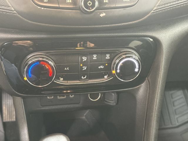 Used 2021 Buick Encore GX Preferred w/ Cold Weather Comfort Package FWD image 17