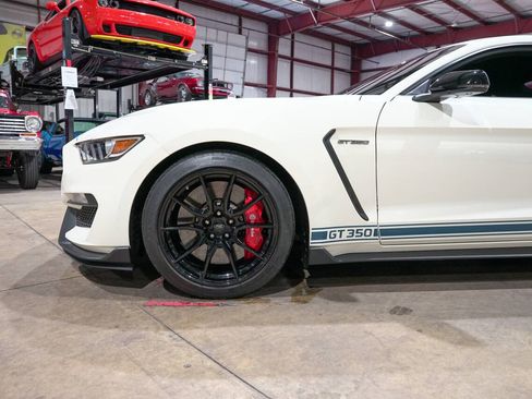 Used 2020 Ford Mustang Shelby GT350 w/ Technology Package RWD image 3
