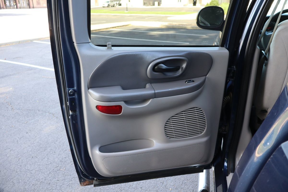 Used 2002 Ford F150 XLT AWD/4WD image 24