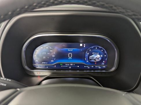 Used 2023 Chevrolet Suburban High Country image 16