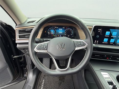 Used 2024 Volkswagen Atlas SE image 4