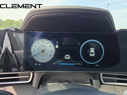 Certified 2025 Hyundai Elantra Limited FWD image 20