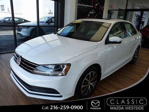 Used 2017 Volkswagen Jetta SE FWD image 1