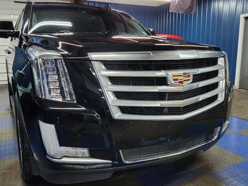 Used 2017 Cadillac Escalade Luxury image 56
