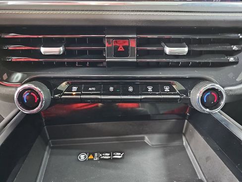 Used 2025 Chevrolet Suburban Premier AWD/4WD image 29