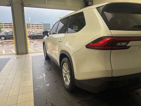 Used 2024 Toyota Grand Highlander XLE FWD image 7