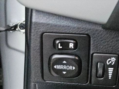 Used 2018 Toyota Corolla LE FWD image 8