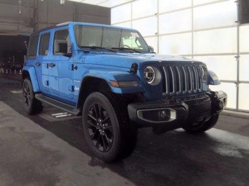 Used 2021 Jeep Wrangler Unlimited Sahara w/ Dual Top Group AWD/4WD image 3