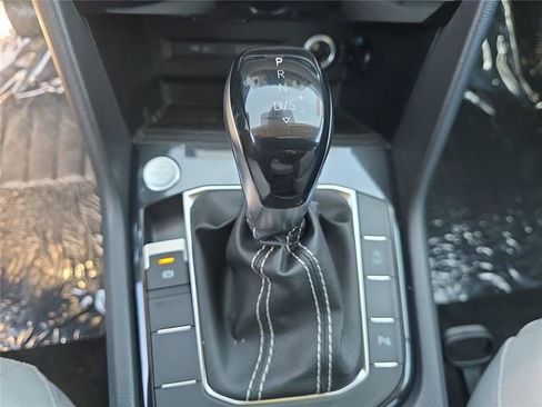 New 2026 Volkswagen Taos SE image 17