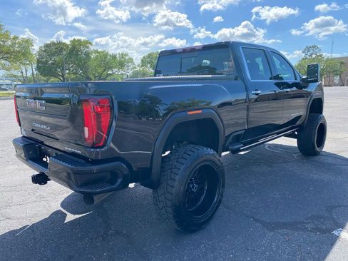 Used 2022 GMC Sierra 2500 Denali w/ Denali Black Diamond Edition image 9