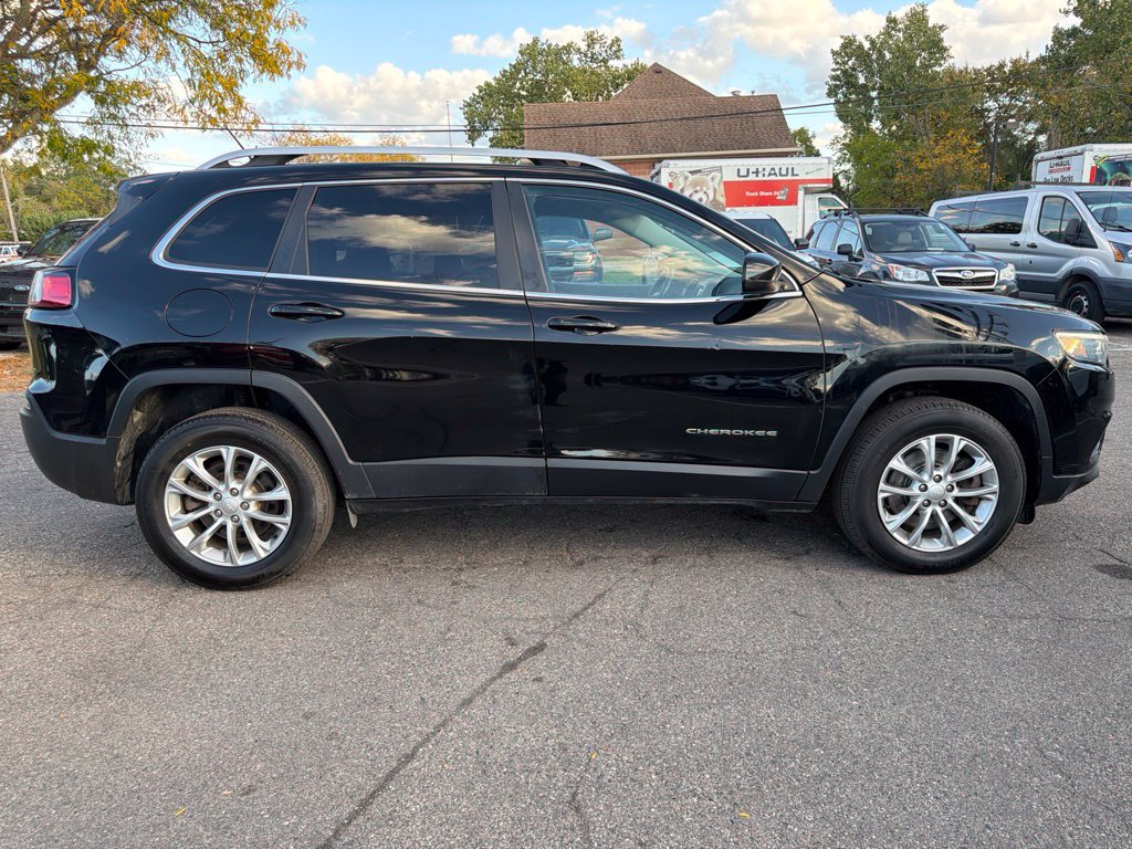Used 2019 Jeep Cherokee Latitude w/ Cold Weather Group AWD/4WD image 4