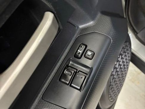 Used 2010 Toyota FJ Cruiser 4WD image 11