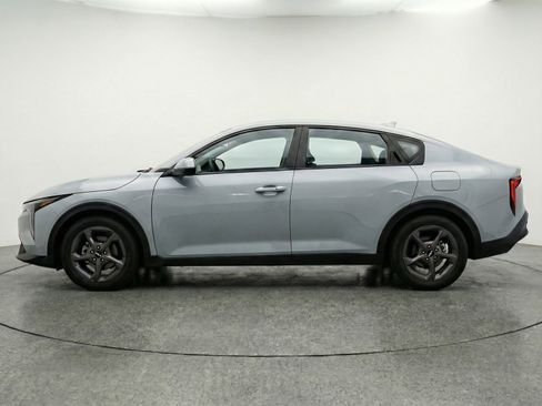 Used 2025 Kia K4 LXS image 5