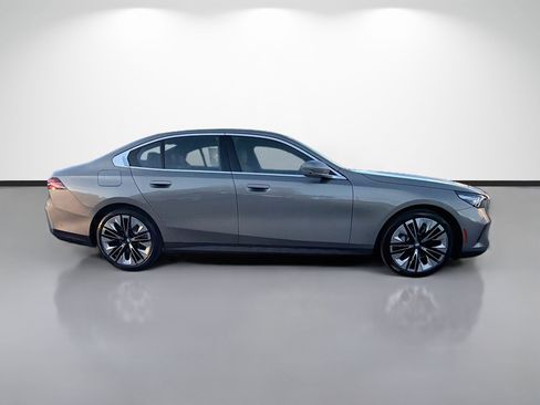 New 2027 BMW 530i xDrive w/ Premium Package AWD/4WD image 2