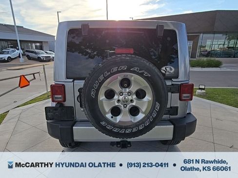 Used 2015 Jeep Wrangler Unlimited Sahara w/ Connectivity Group AWD/4WD image 13