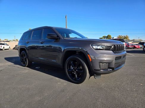 Used 2023 Jeep Grand Cherokee L Laredo image 1