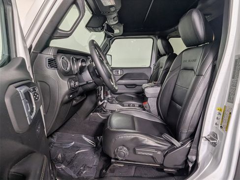 Used 2020 Jeep Gladiator Overland image 12
