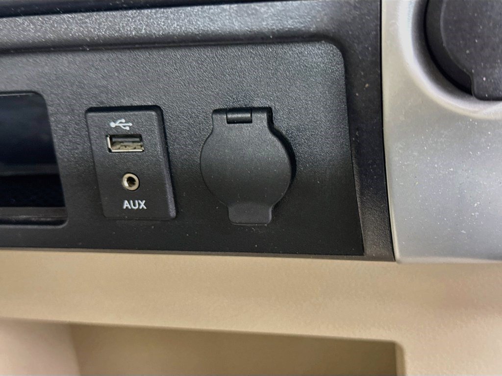 Used 2017 Nissan Titan SV RWD image 38