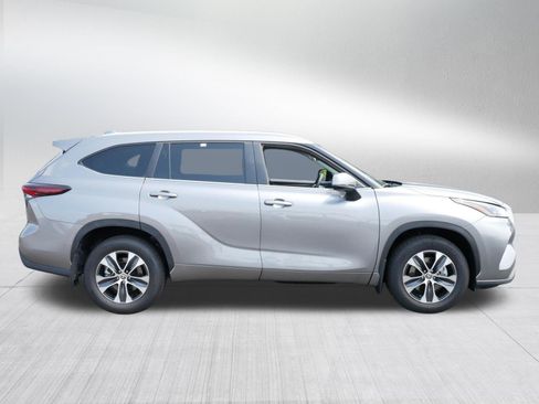 Certified 2026 Toyota Highlander XLE AWD/4WD image 8
