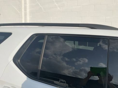 Used 2023 Chevrolet Traverse LT image 10