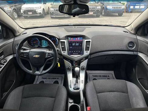 Used 2016 Chevrolet Cruze LT w/ Technology Package image 32
